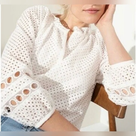 NWT: Banana Republic Textured Eyelet Blouse in off white Size Small - Picture 1 of 7